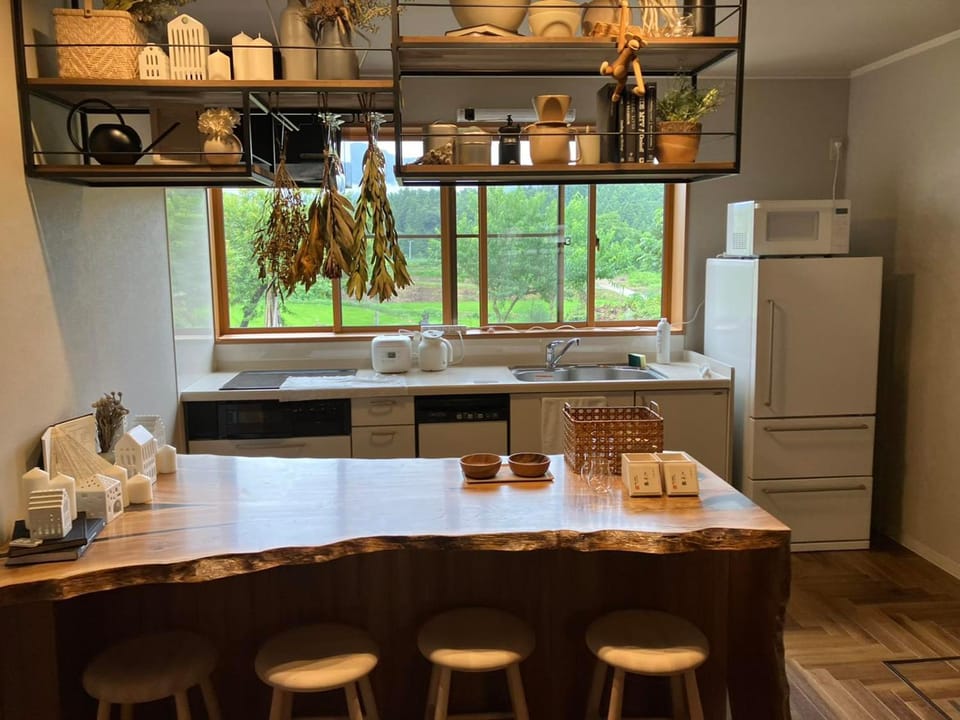 Kitchen or kitchenette, dishwasher, minibar, oven, stove