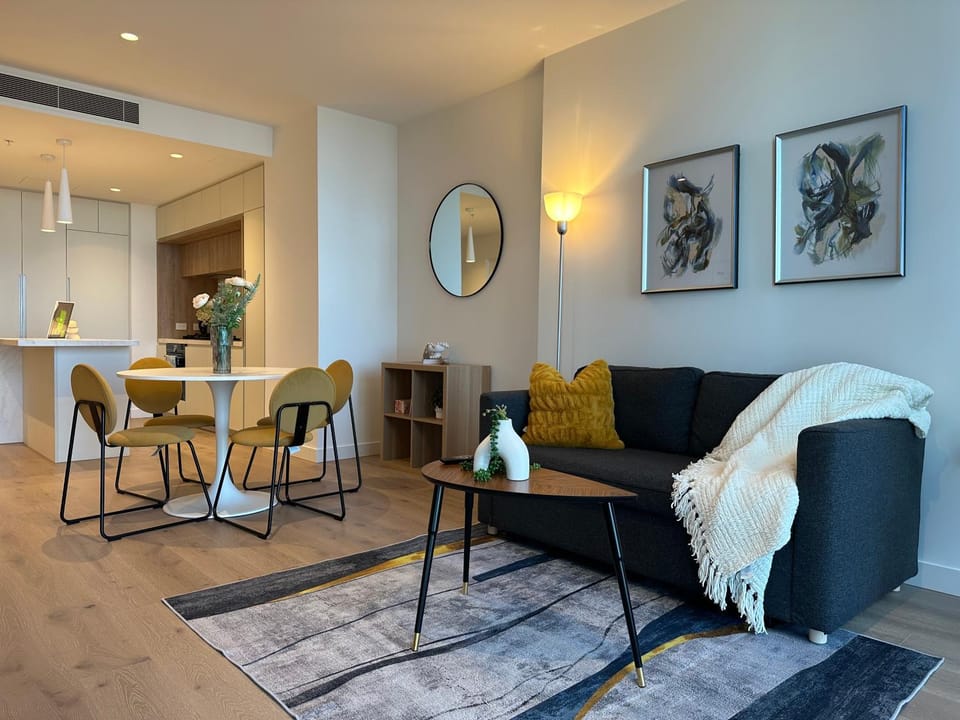 Living room, Seating area, Dining area