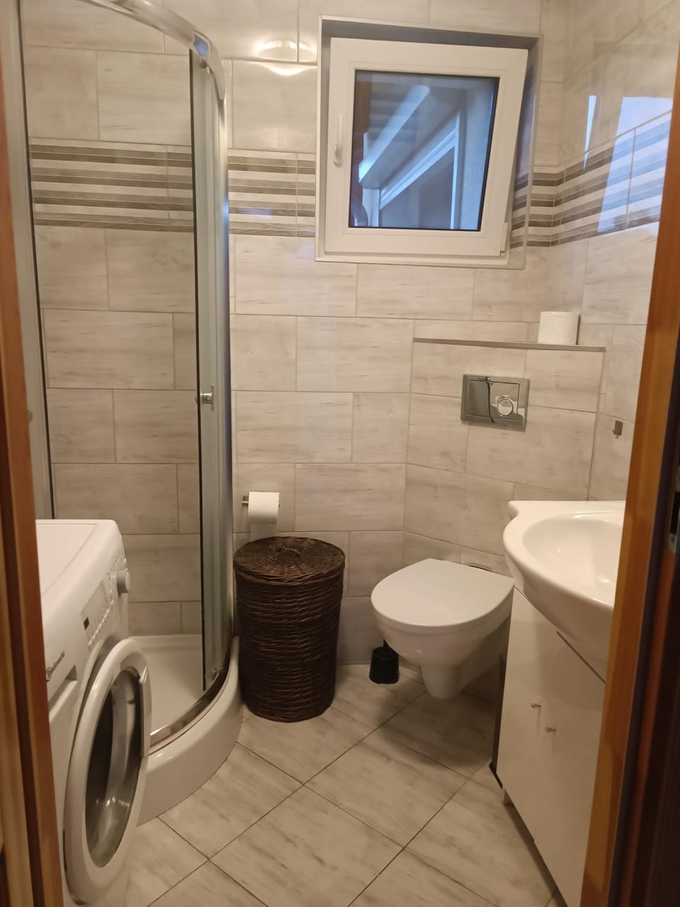 Shower, Toilet, Bathroom, washing machine