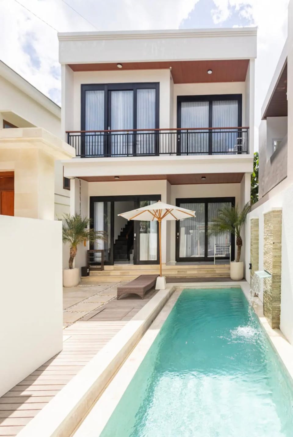Property building, Day, View (from property/room), Balcony/Terrace, Pool view, Swimming pool, Swimming pool, sunbed