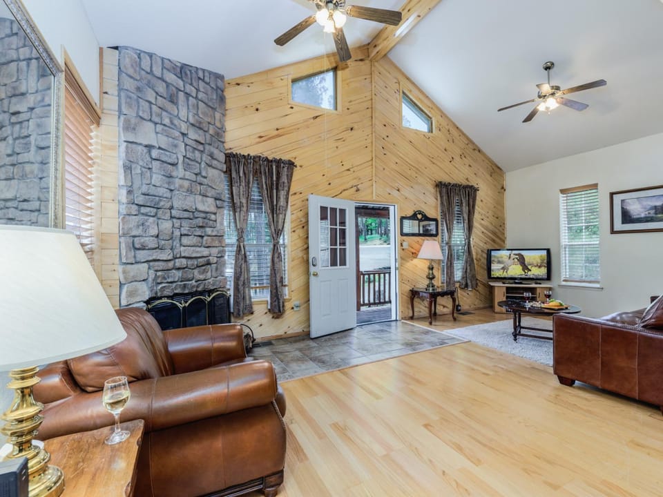 TV and multimedia, Living room, Seating area, fireplace, furniture