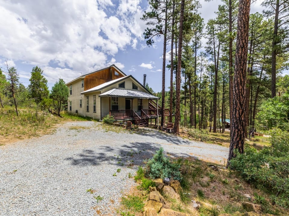 Property building, Natural landscape, Parking