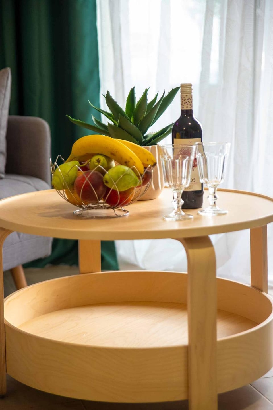 Living room, Food and drinks, Seating area