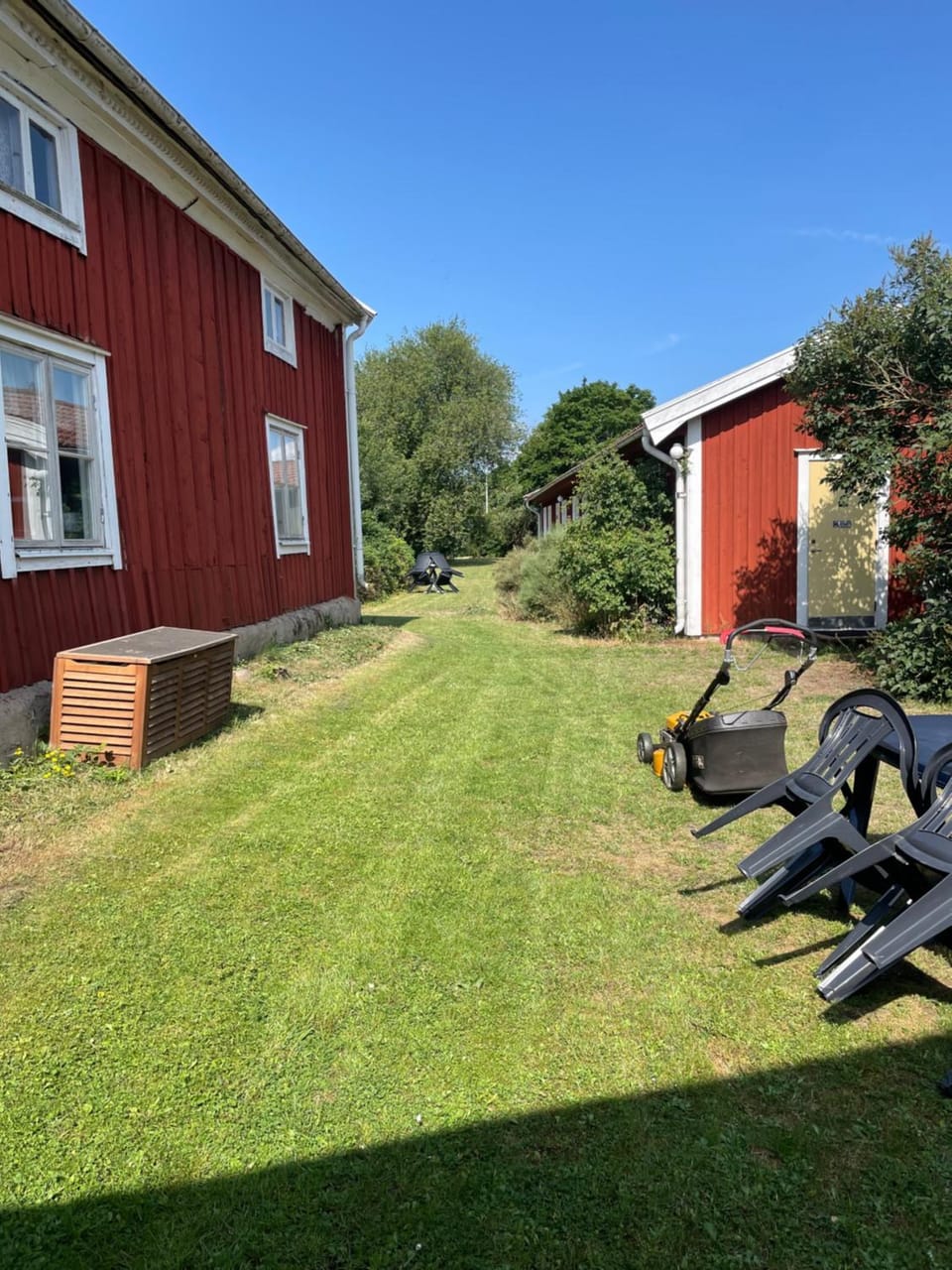Property building, Day, Garden, Garden view