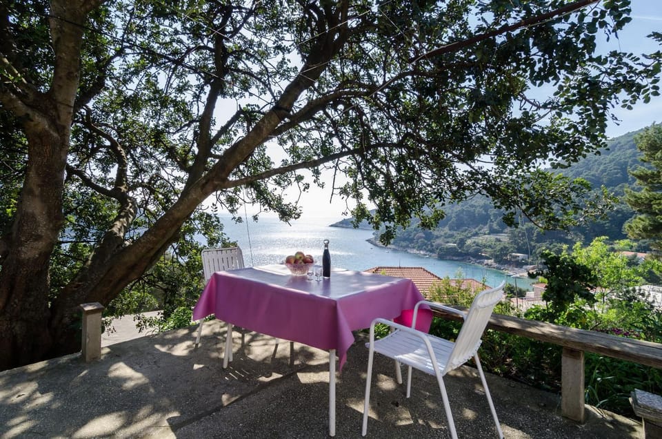 Facade/entrance, Balcony/Terrace, Internal: Not applicable to any particular room