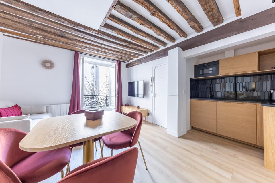 Luxury Newly Renovated 4 stars Prestige Apartment , Panthéon Area, Central Paris Apartment in Paris
