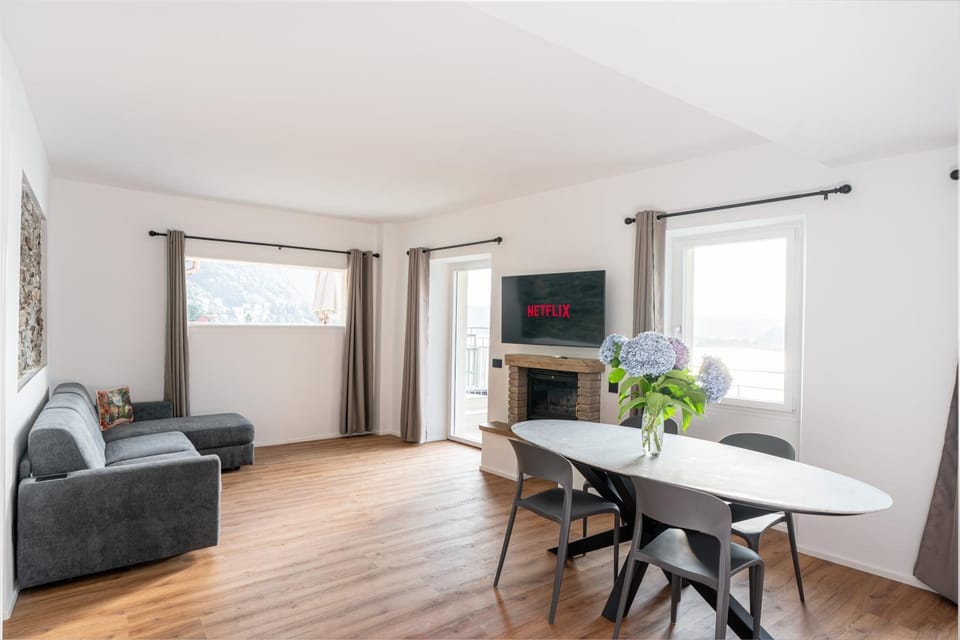 Communal lounge/ TV room, Living room, Seating area, Dining area