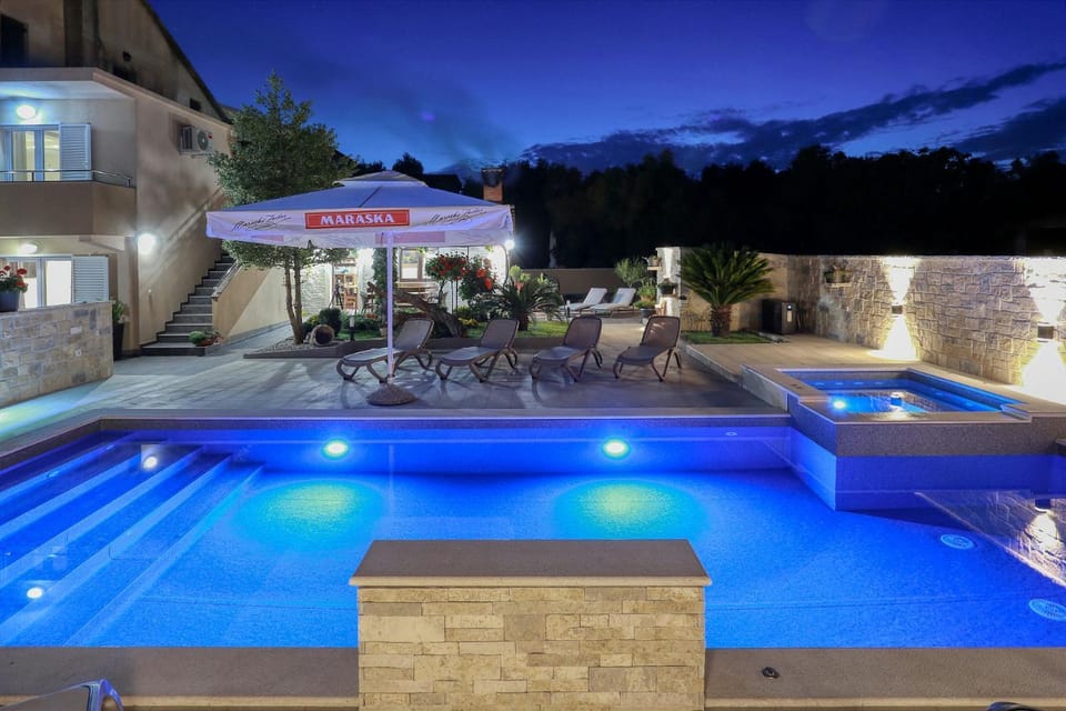 Night, Swimming pool