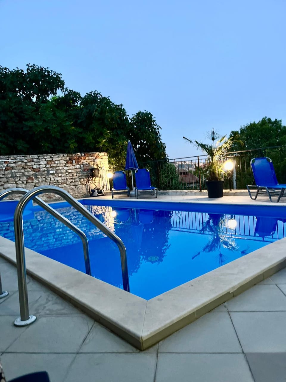 Pool view, Swimming pool, sunbed