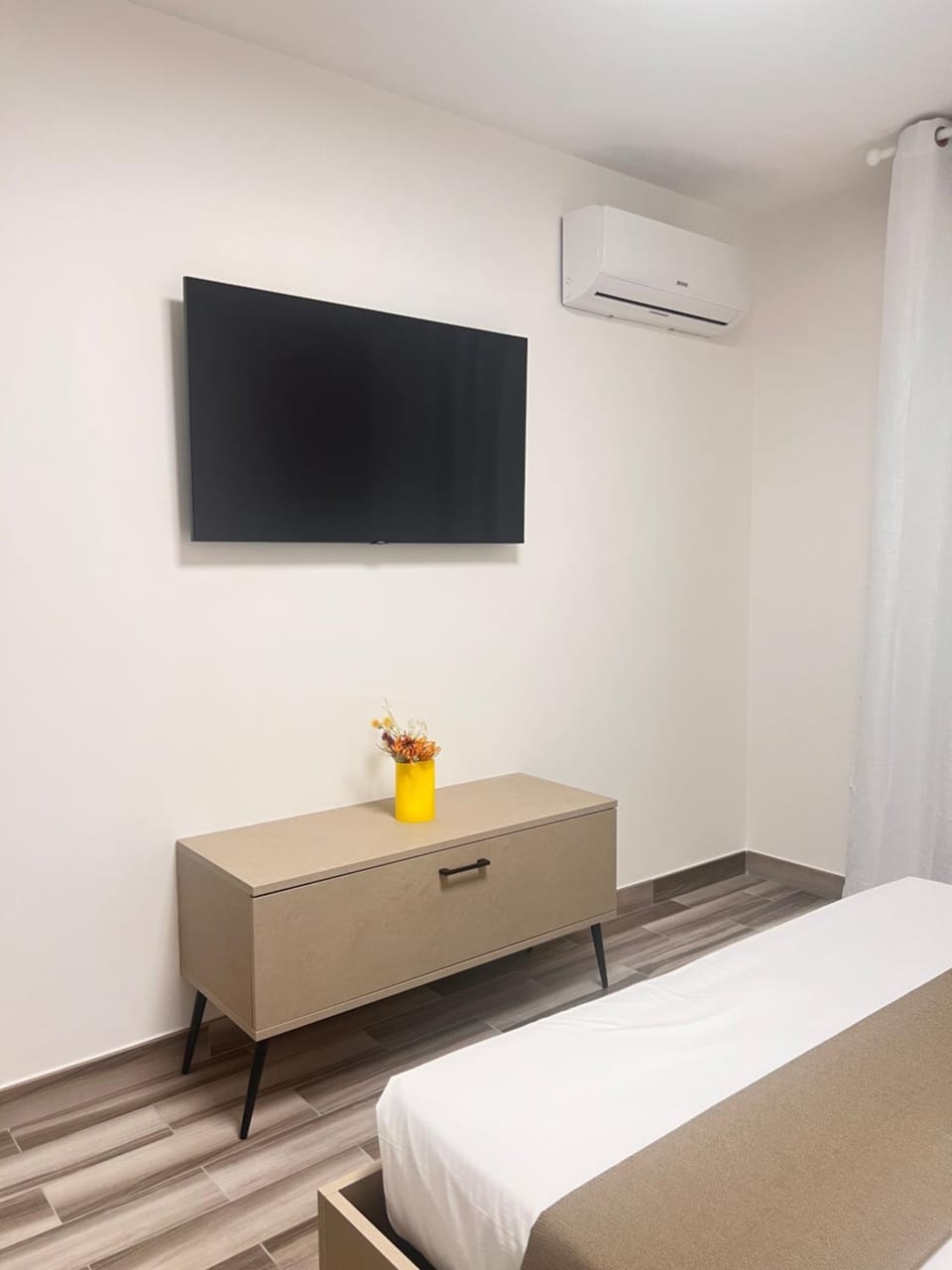TV and multimedia, Bedroom, air conditioner