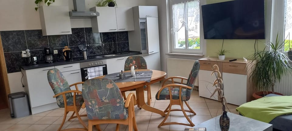 Kitchen or kitchenette, Seating area, Dining area