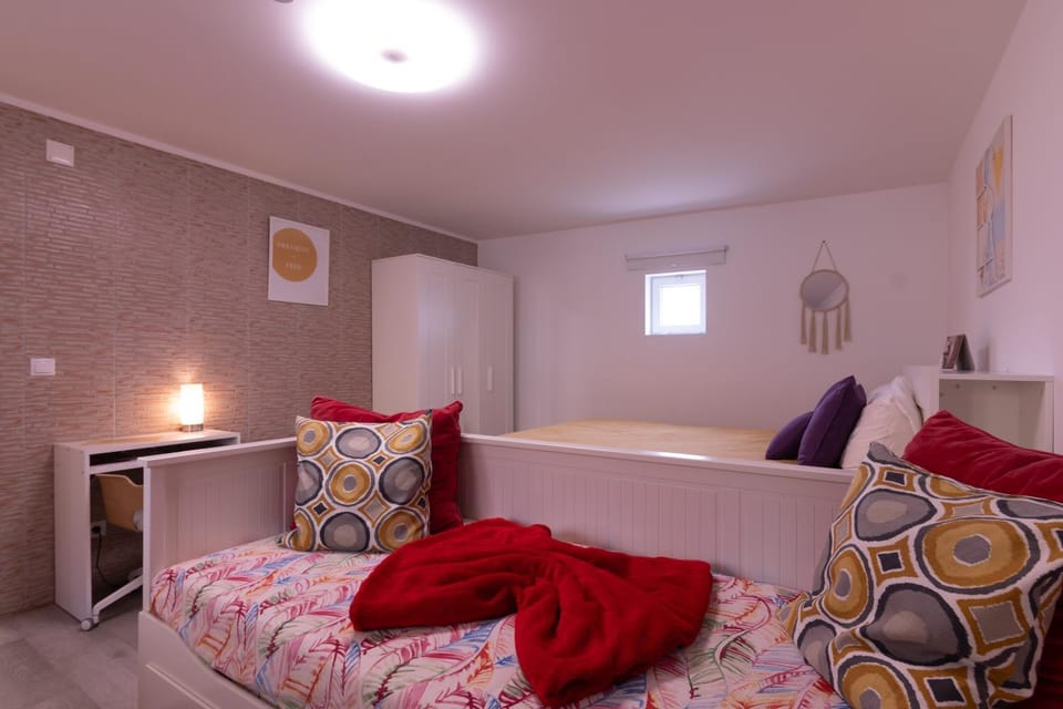 Bed, Living room, Photo of the whole room, Seating area, Bedroom