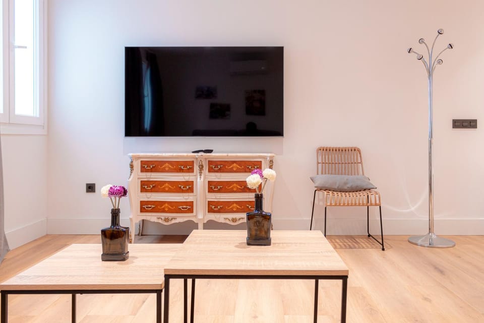 Communal lounge/ TV room, hair dresser