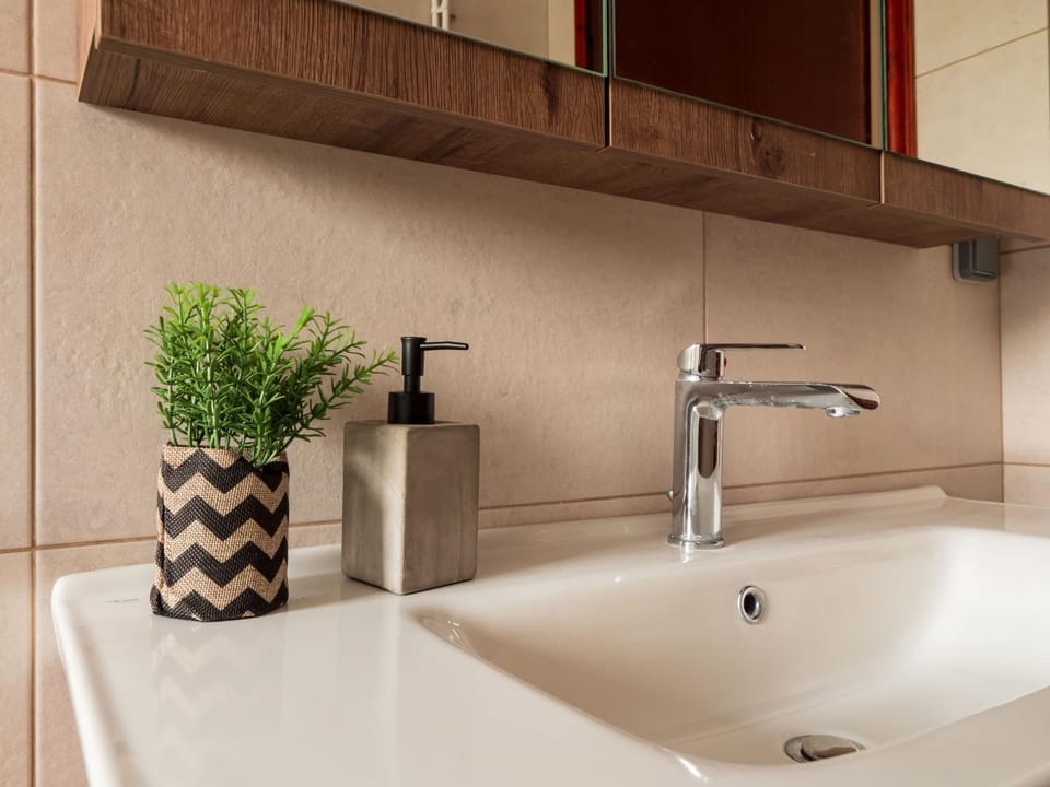 Bathroom, Decorative detail