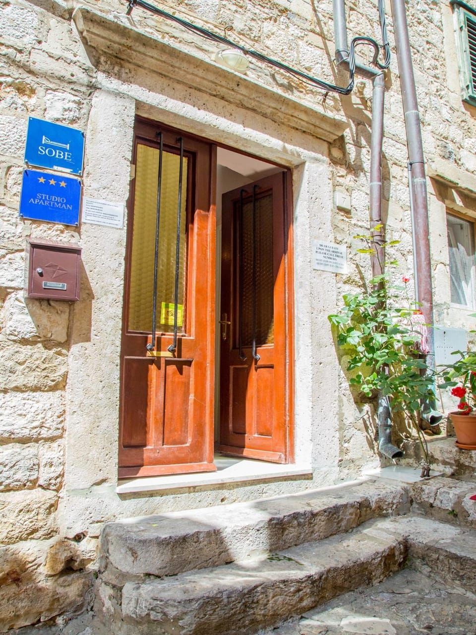 Property building, Facade/entrance
