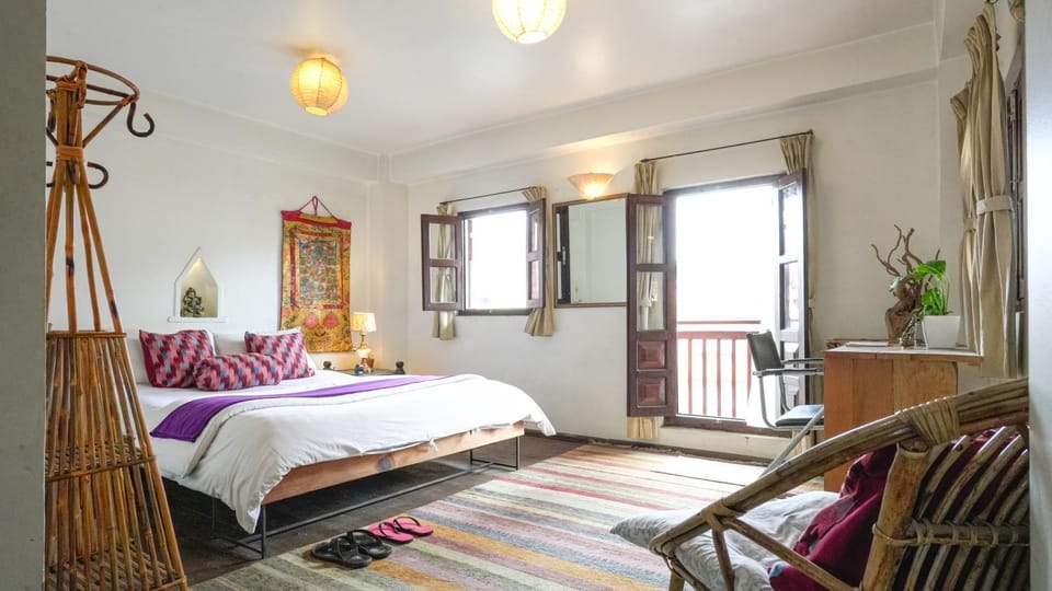 Bed, Photo of the whole room, Seating area, Bedroom