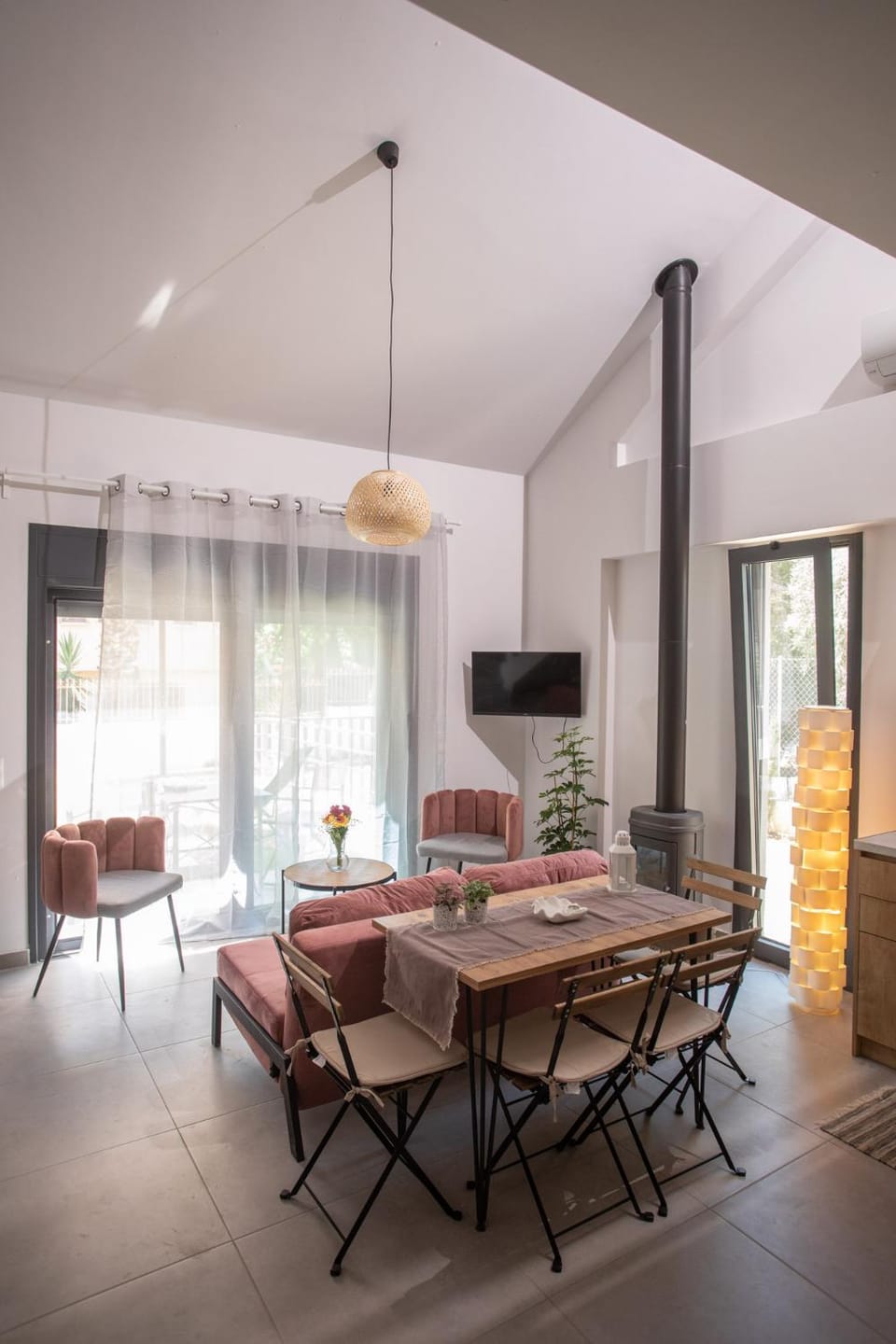 Living room, Seating area, Dining area