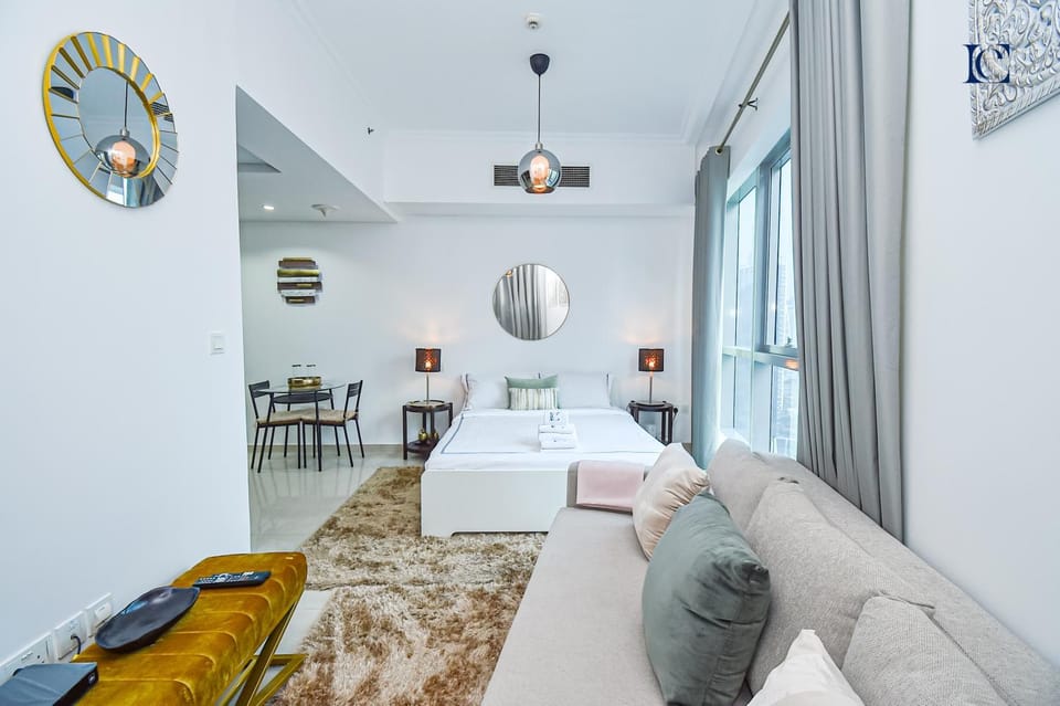 Bed, Living room, Photo of the whole room, Seating area, Dining area