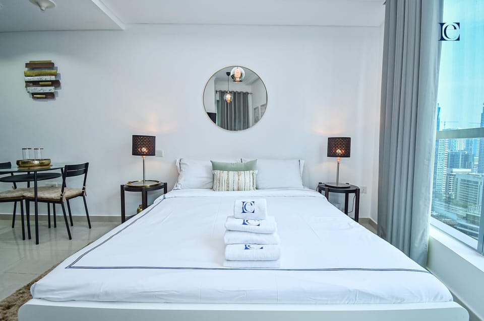 Bed, Bedroom, towels