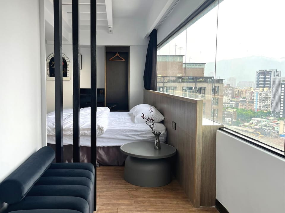 Bed, Seating area, Bedroom