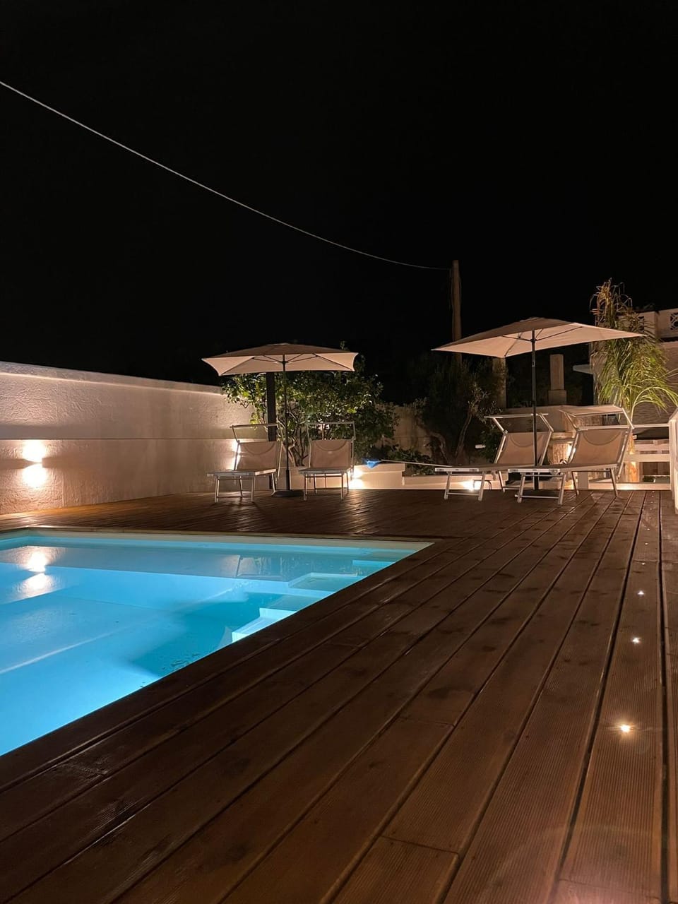 Pool view, Swimming pool, sunbed