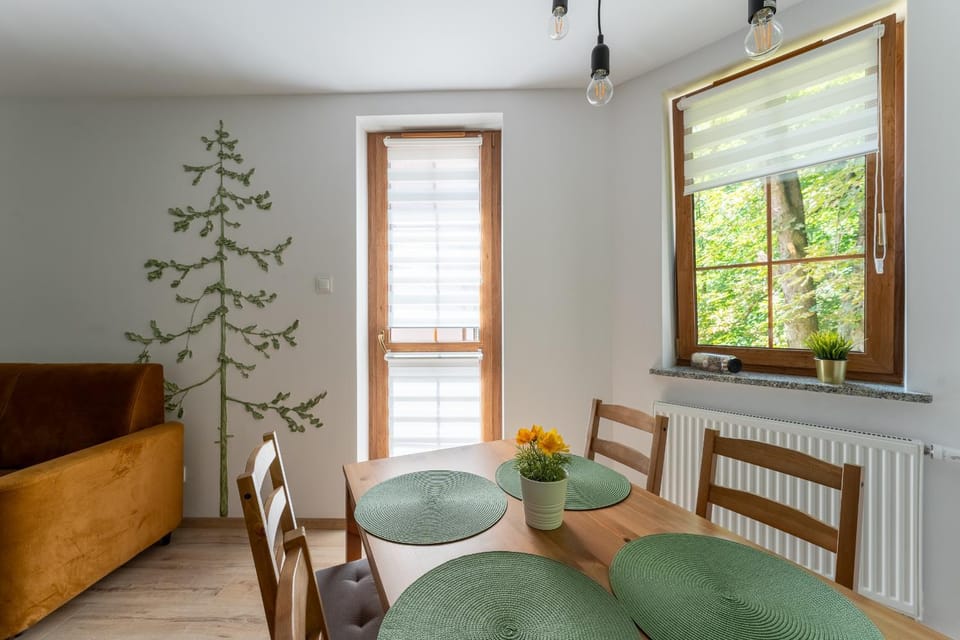 Seating area, Dining area