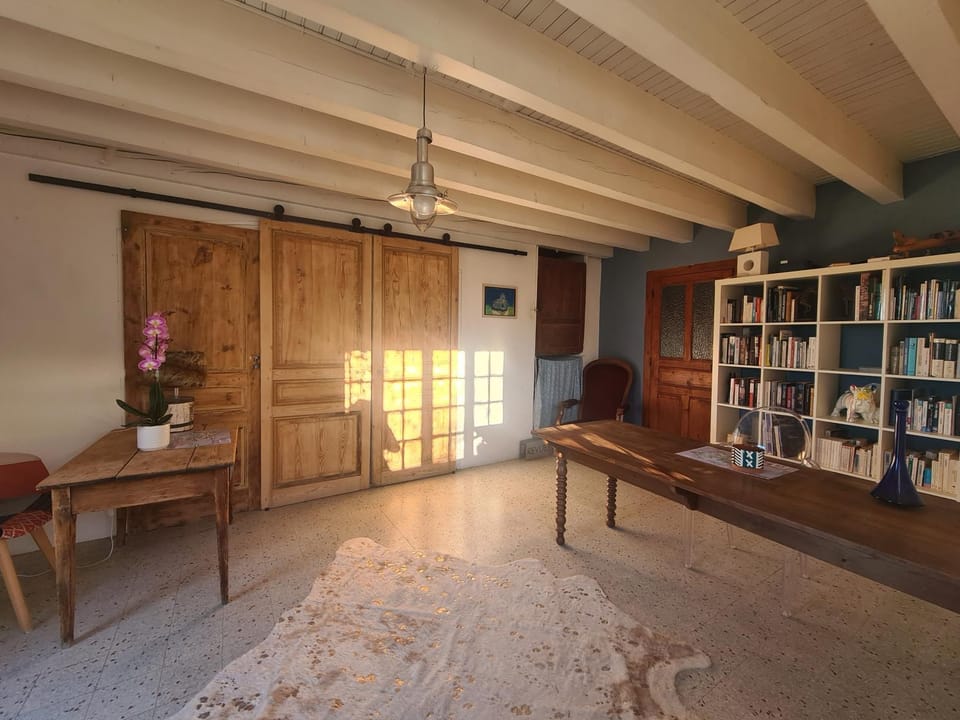 Library, Internal: Not applicable to any particular room
