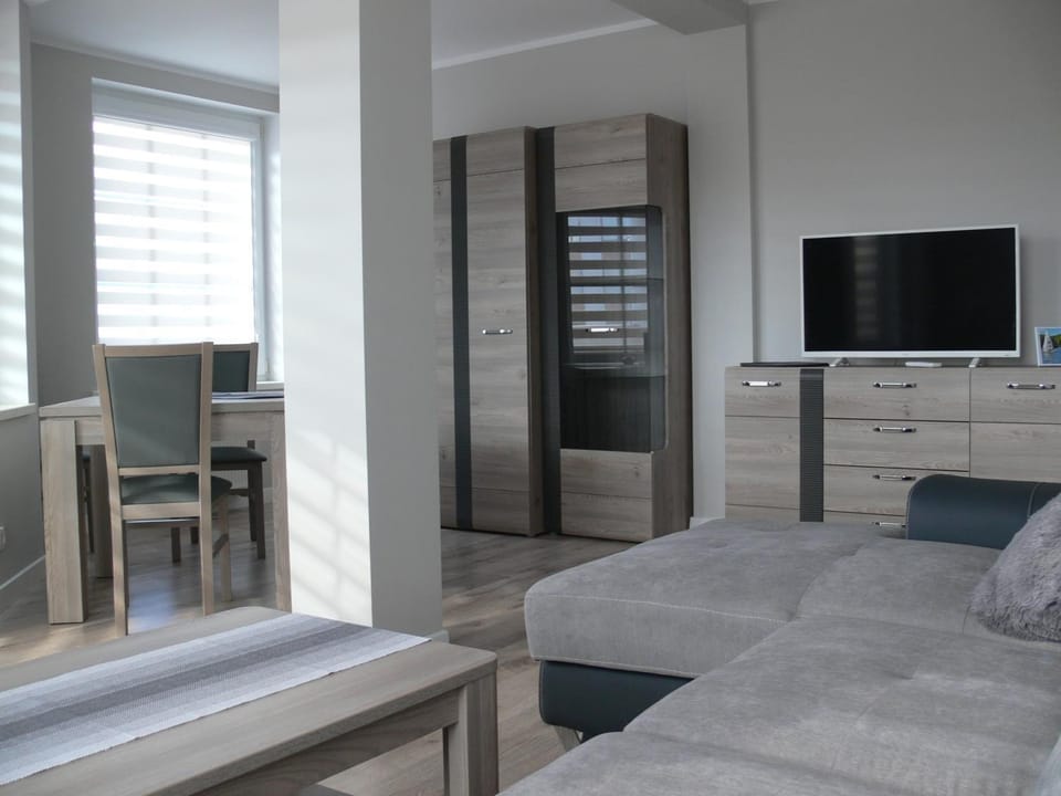 Communal lounge/ TV room, TV and multimedia, Living room, Seating area, Dining area, Bedroom