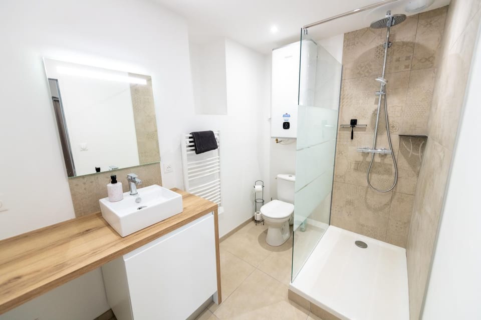 Shower, Toilet, Bathroom