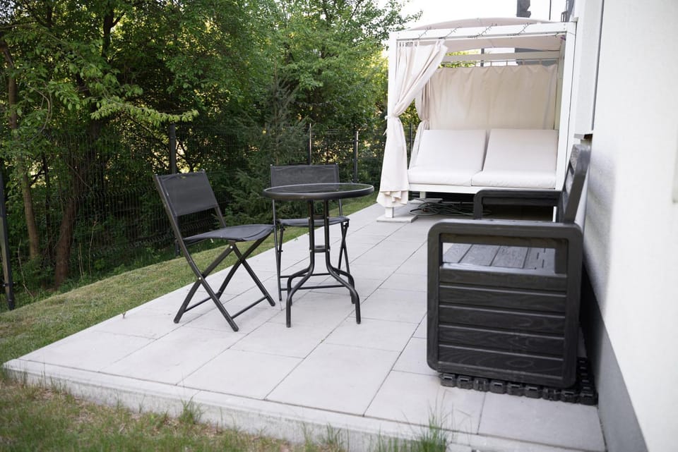Day, Seating area, Dining area