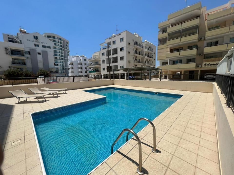 Swimming pool, sunbed