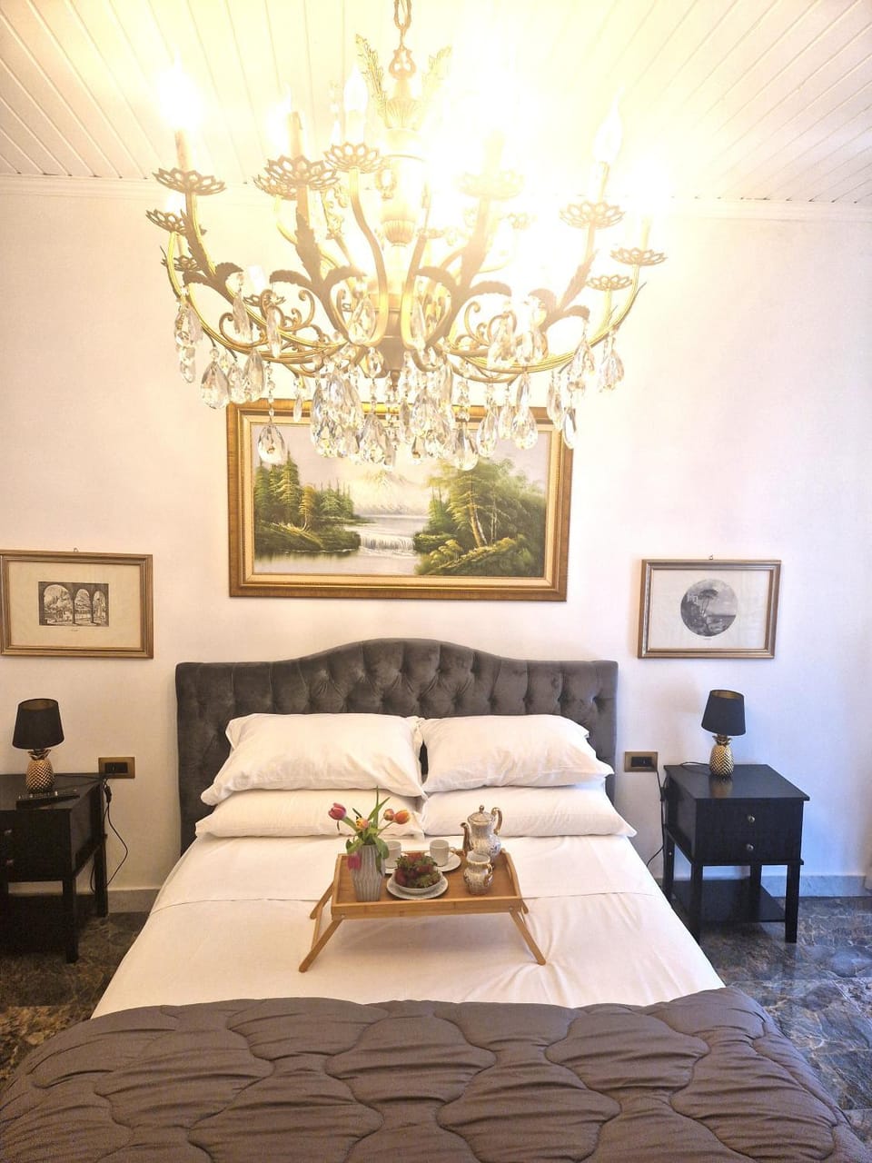 Bed, Living room, Photo of the whole room, Bedroom