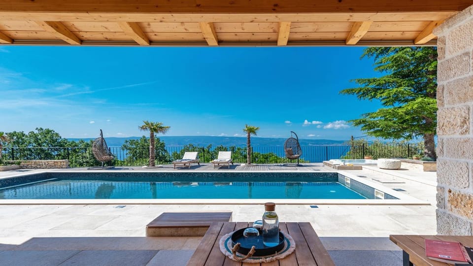 Luxurious retreat in Jesenice Villa in Split-Dalmatia County