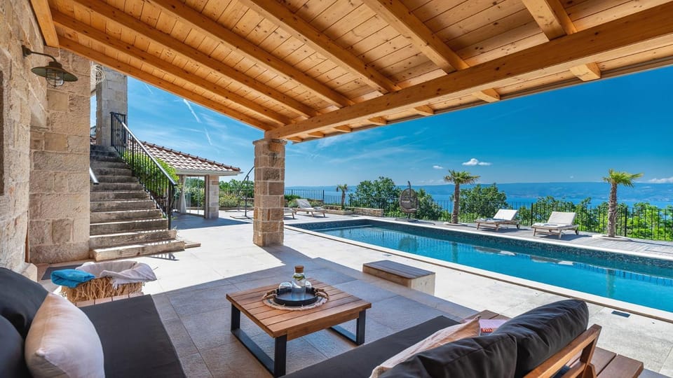 Luxurious retreat in Jesenice Villa in Split-Dalmatia County