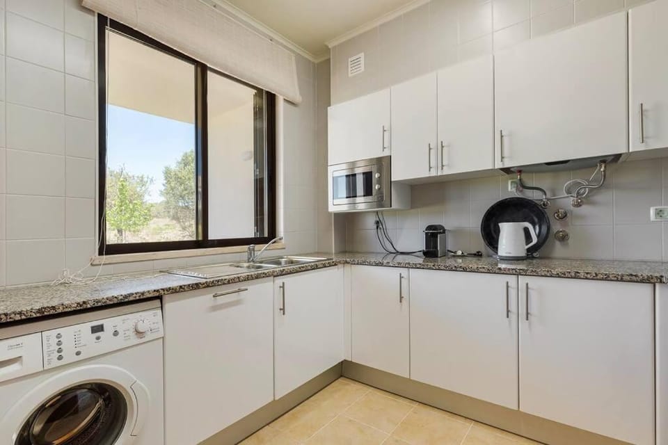 Coffee/tea facilities, dishwasher, minibar, pet friendly, stove, toaster, washing machine