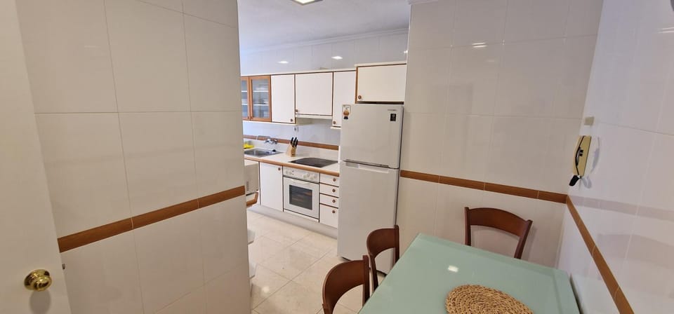 Kitchen or kitchenette, Dining area, dishwasher, minibar, pet friendly, stove