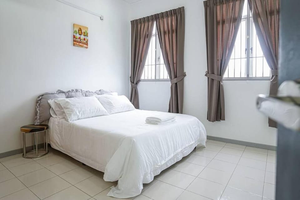 Jovial Modern Stylish Townhouse 8pax - BM Icon City House in Penang