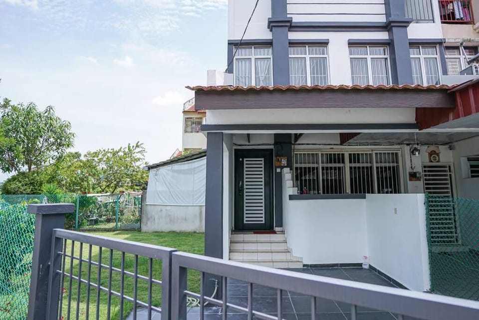 Jovial Modern Stylish Townhouse 8pax - BM Icon City House in Penang