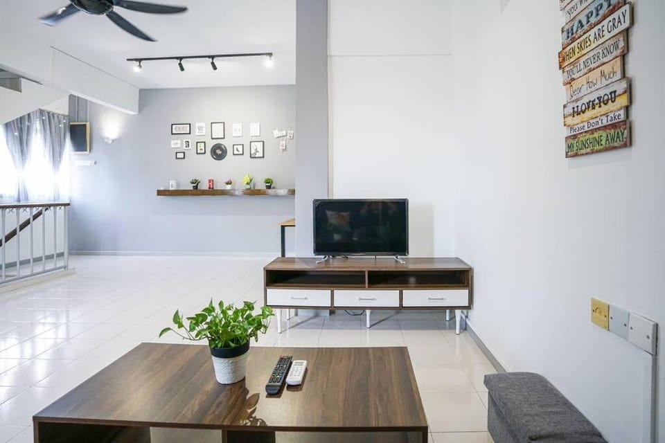 Jovial Modern Stylish Townhouse 8pax - BM Icon City House in Penang