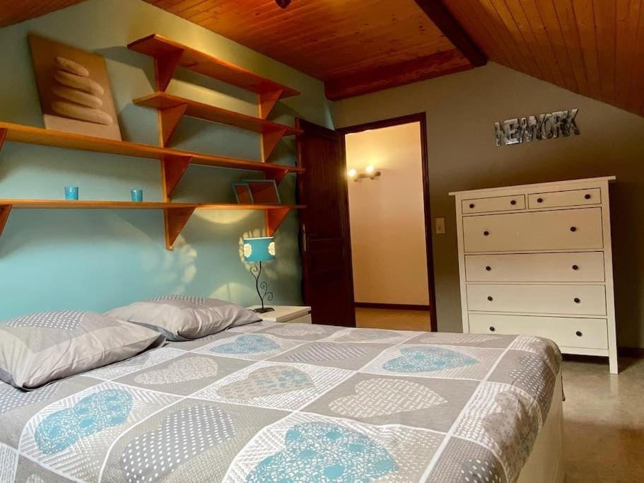 Bed, Photo of the whole room, Bedroom, wardrobe