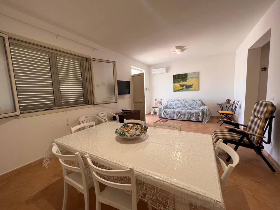 TV and multimedia, Living room, Dining area