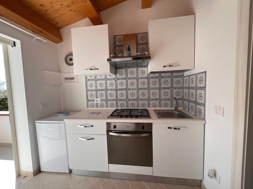 Kitchen or kitchenette, pet friendly, stove