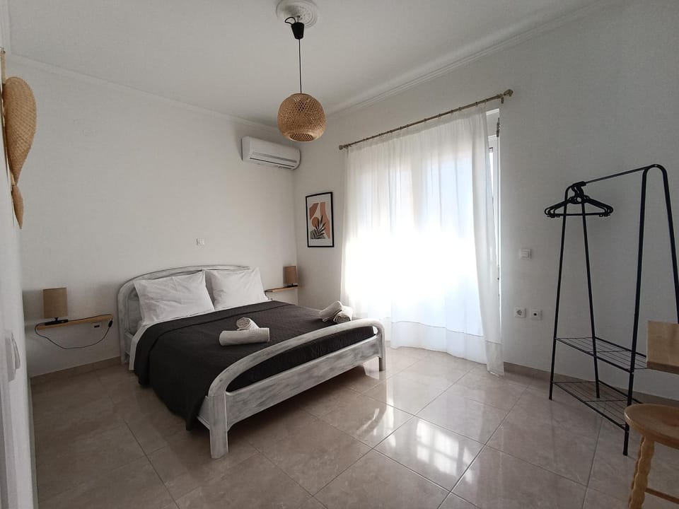 Bed, Bedroom, air conditioner