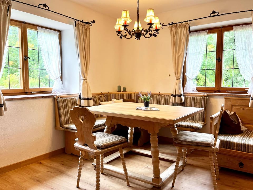Living room, Seating area, Dining area