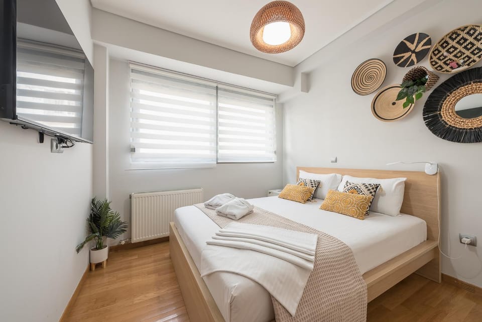 Bed, TV and multimedia, Photo of the whole room, Bedroom, towels