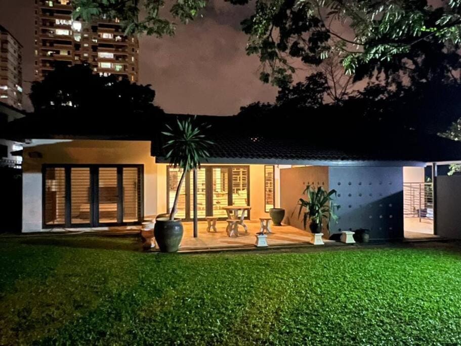 Bungalow with Pool Karaoke PJ 12 Villa in Petaling Jaya
