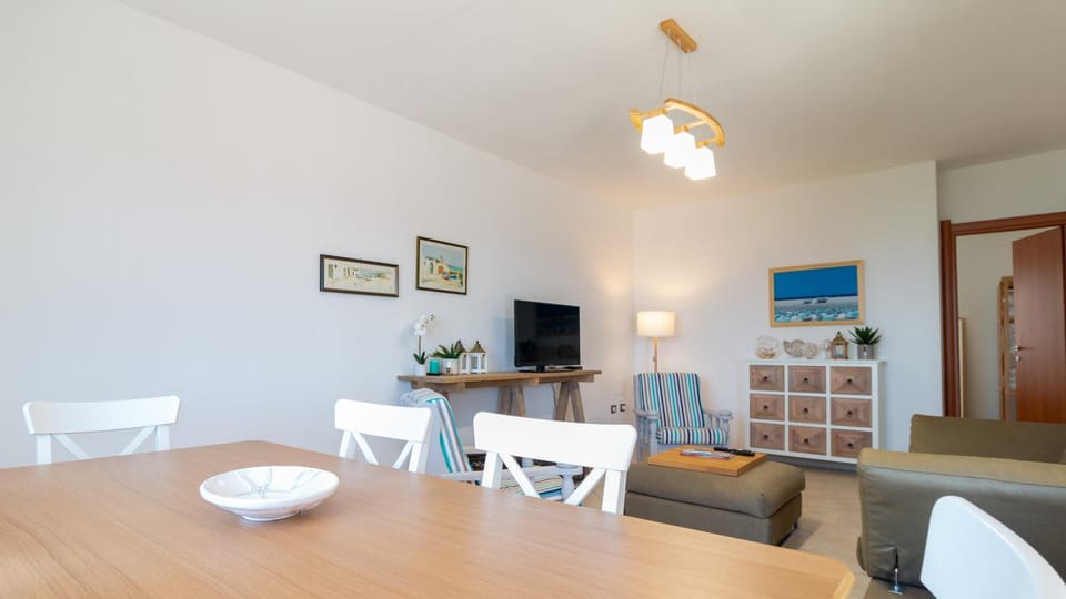 Communal lounge/ TV room, Dining area