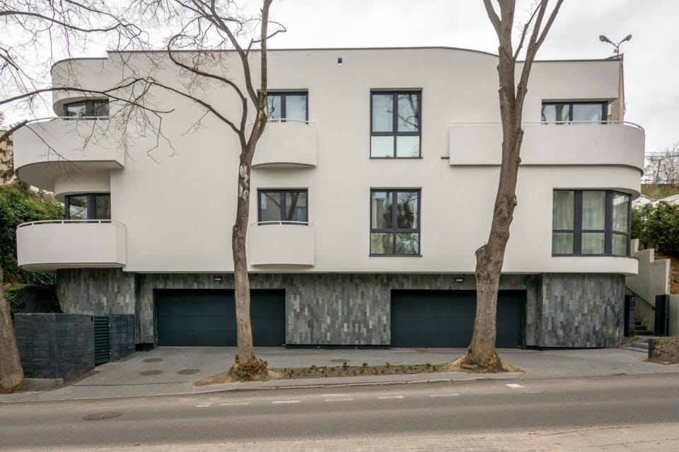 Property building, Day, Neighbourhood, Street view, Parking