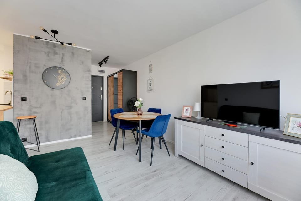 TV and multimedia, Seating area, Dining area