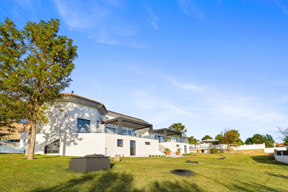 Property building, Facade/entrance, Off site